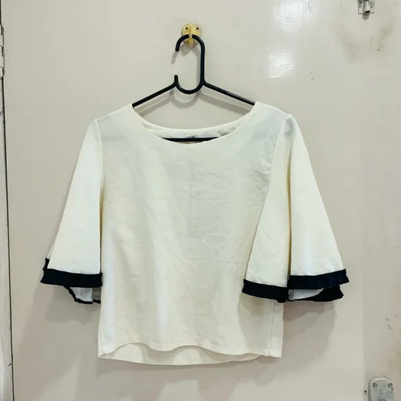 White bell sleeves top - Picture 2 of 4